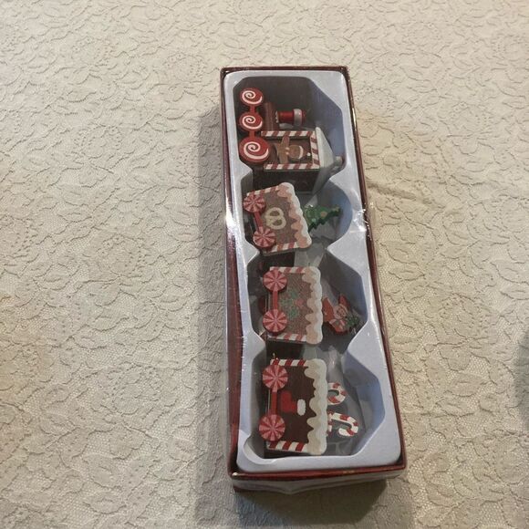 Gingerbread Toy Train Set - Picture 7 of 8